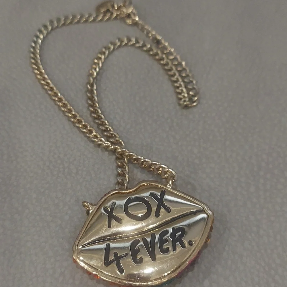 Betsey Johnson RAINBOW LIPS NECKLACE - Picture 5 of 8